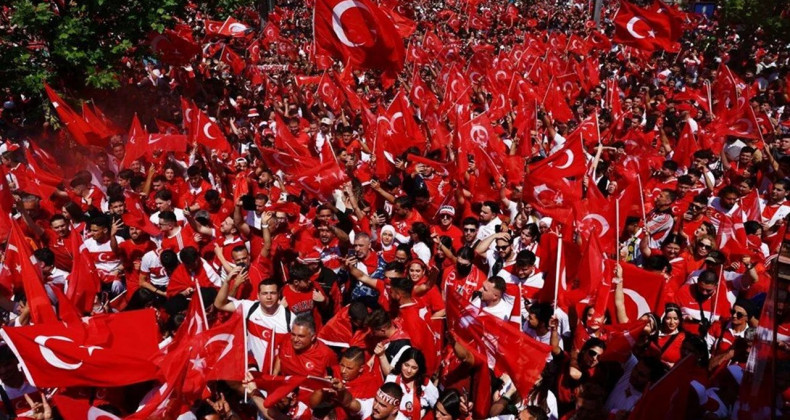 Türk Taraftarların Dortmund’taki Kırmızı-Beyaz Coşkusu