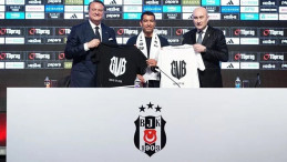 Van Bronckhorst Beşiktaş’ta: Kupalar İçin Savaşacağız