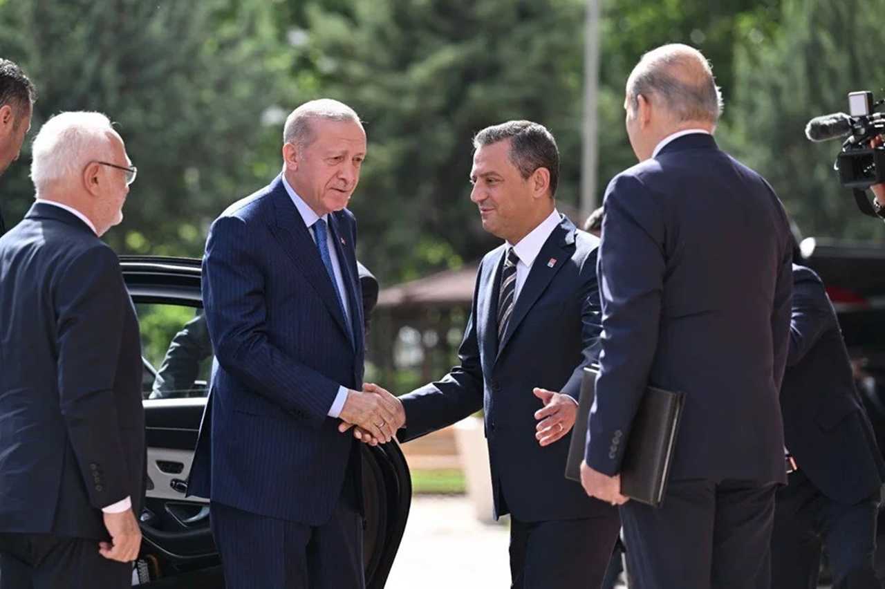 Zirvede Bulusma Erdogan ve Ozelin Gorusmesi 3