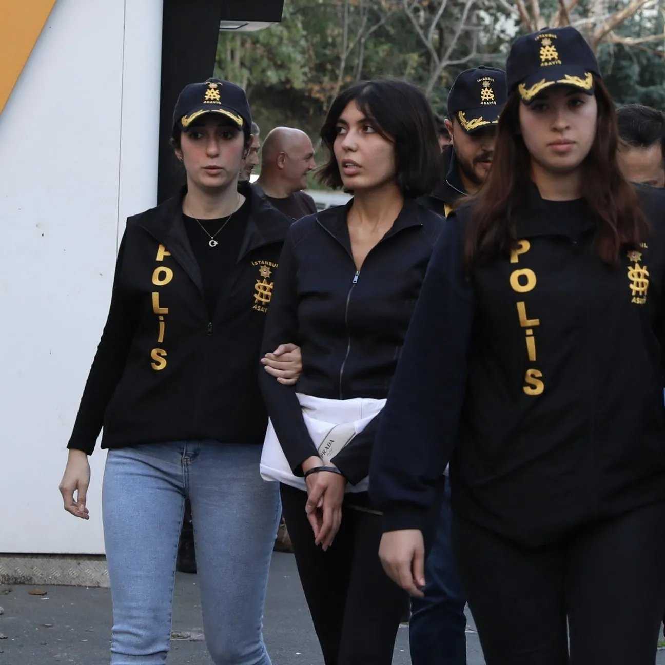 Cezaevinde Gerilim! Bahar Candan ve Seçil Erzan Kavga Etti 2 bahar candan gozalti