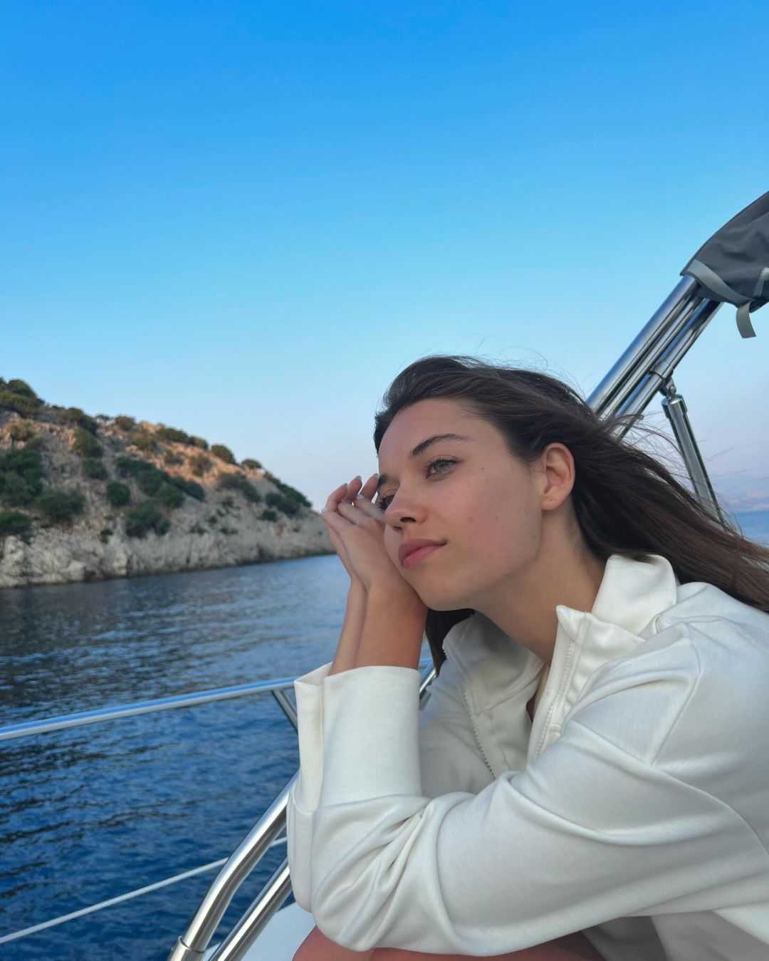 Mert Ramazan Demir'den Afra Saraçoğlu'na Ayrılık İması! 7 437111211 1626784404749982 214640927961667229 n