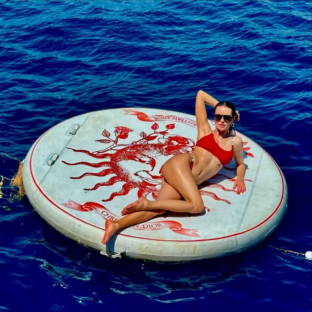 Melis Sezen'den Cesur Tatil Pozları Nefesleri Kesti! 6 451637447 1185787689402090 5126943706958366962 n