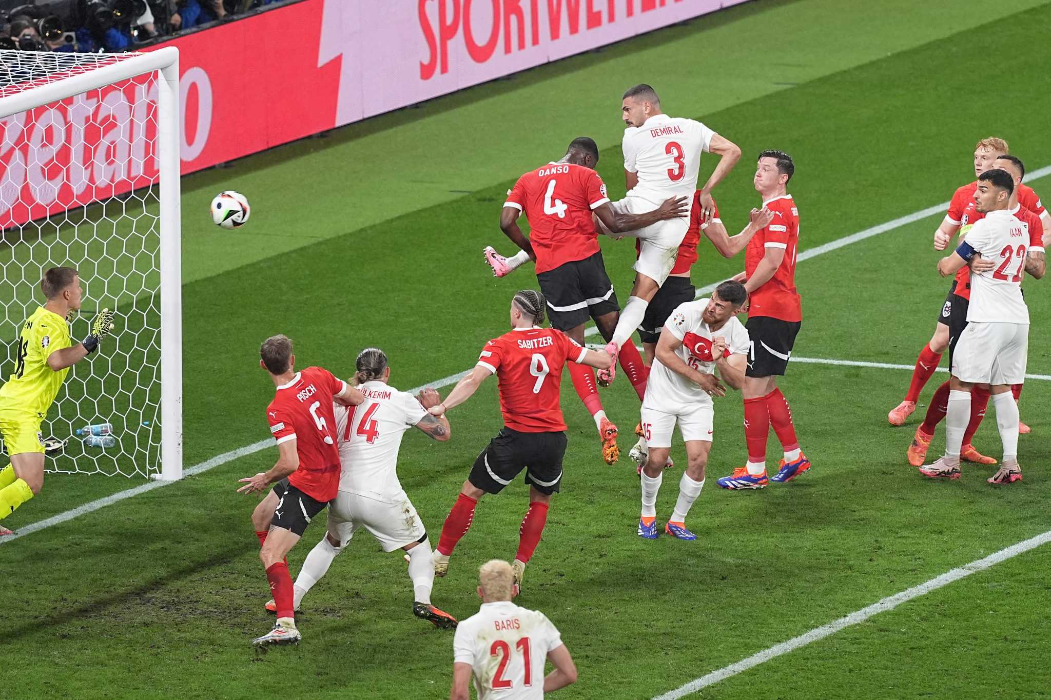 UEFA'nın Merih Demiral Kararına Ankara'dan Sert Tepkiler 4 AA 20240702 35037823 35037818 2024 AVRUPA FUTBOL SAMPIYONASI AVUSTURYA TURKIYE 2