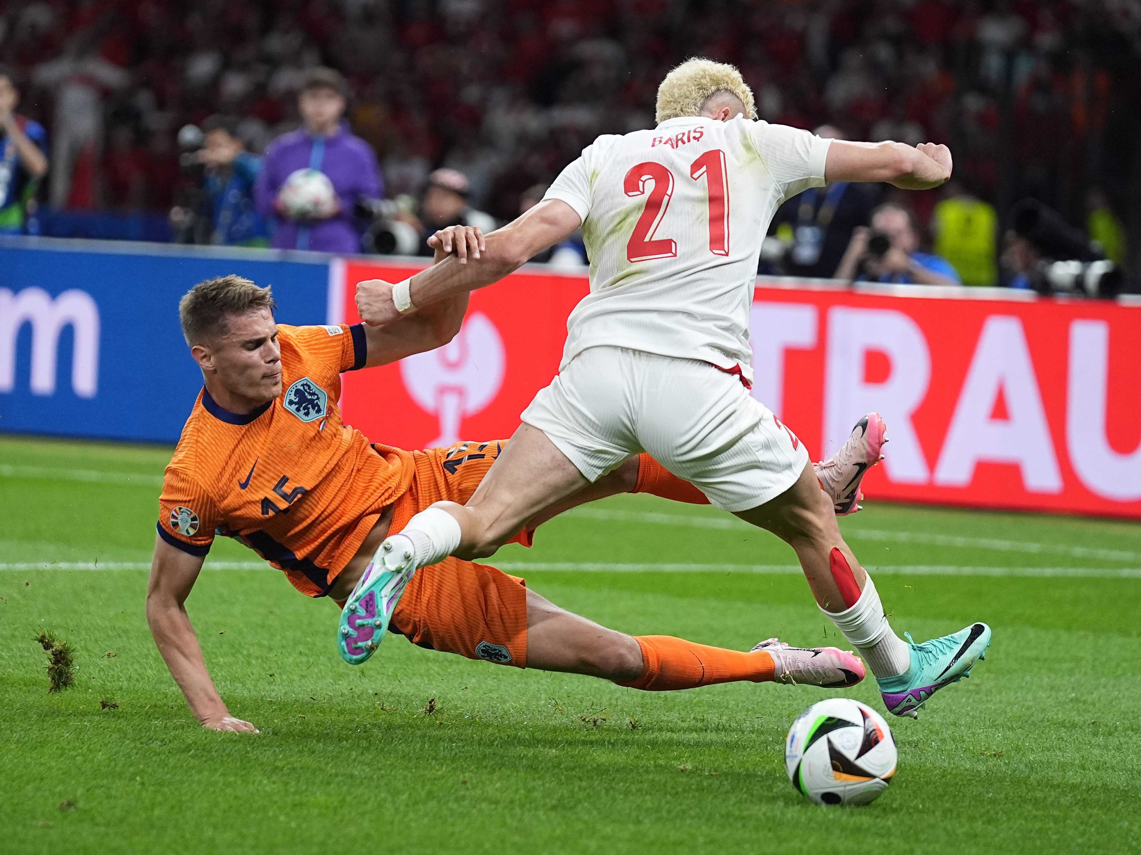 Erdoğan'dan UEFA'nın Kararına Sert Tepki: "Tamamen Siyasi" 8 AA 20240706 35077610 35077608 2024 AVRUPA FUTBOL SAMPIYONASI HOLLANDA TURKIYE