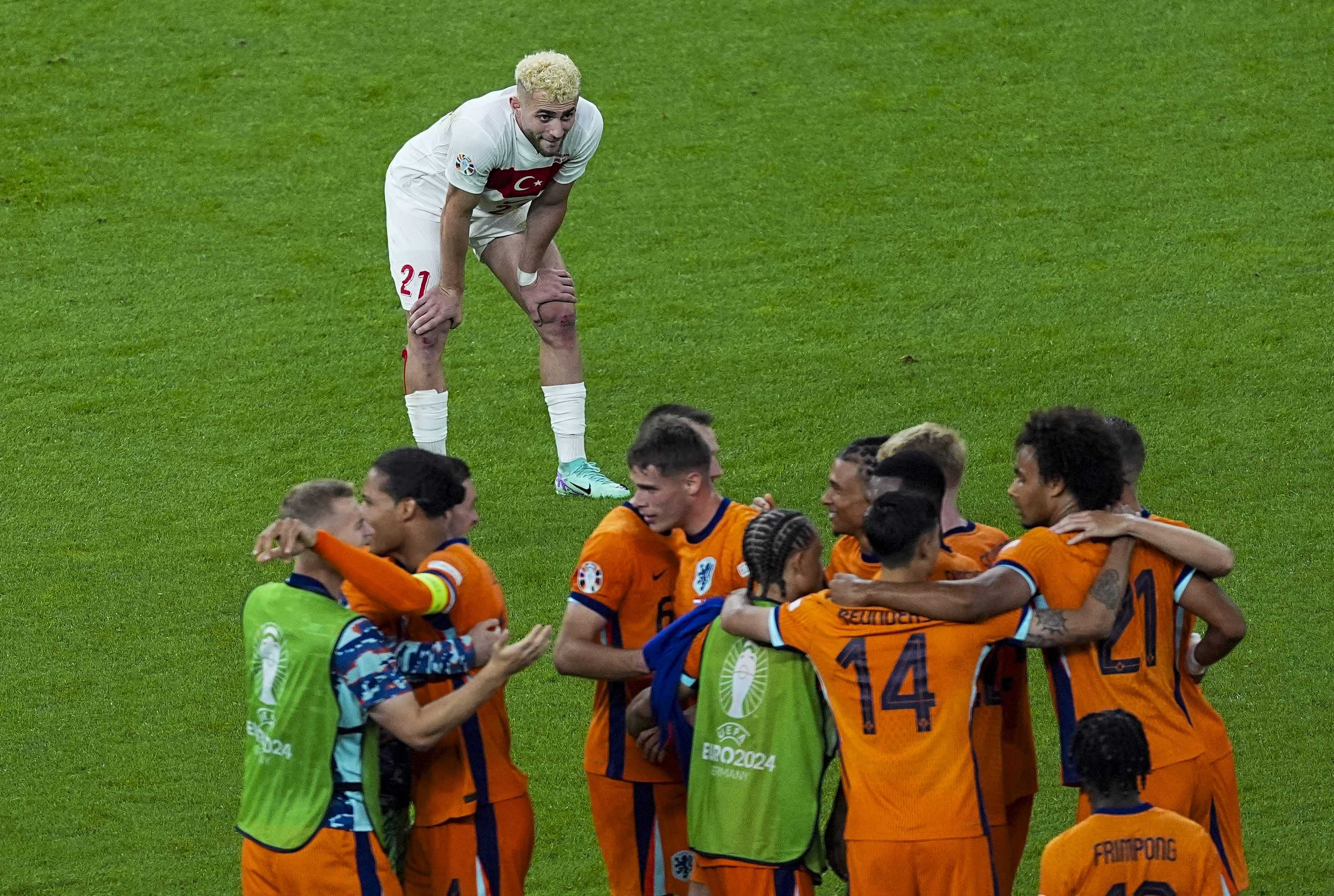 Erdoğan'dan UEFA'nın Kararına Sert Tepki: "Tamamen Siyasi" 10 AA 20240706 35078398 35078389 2024 AVRUPA FUTBOL SAMPIYONASI HOLLANDA TURKIYE