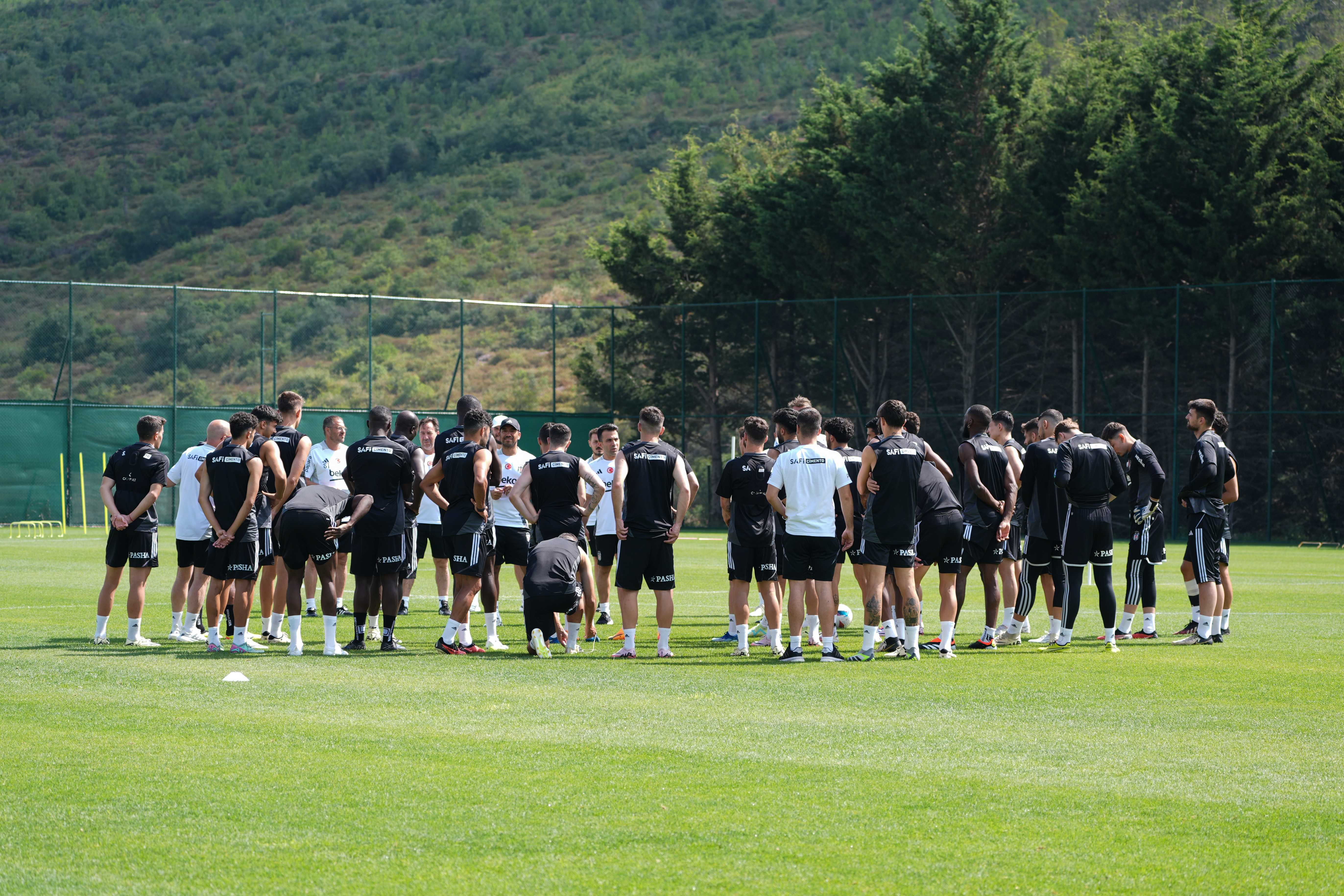Beşiktaş, Yeni Sezon Hazırlıklarının İlk Etabını Tamamladı 1 AA 20240708 35087666 35087654 BESIKTASTA YENI SEZON HAZIRLIKLARI