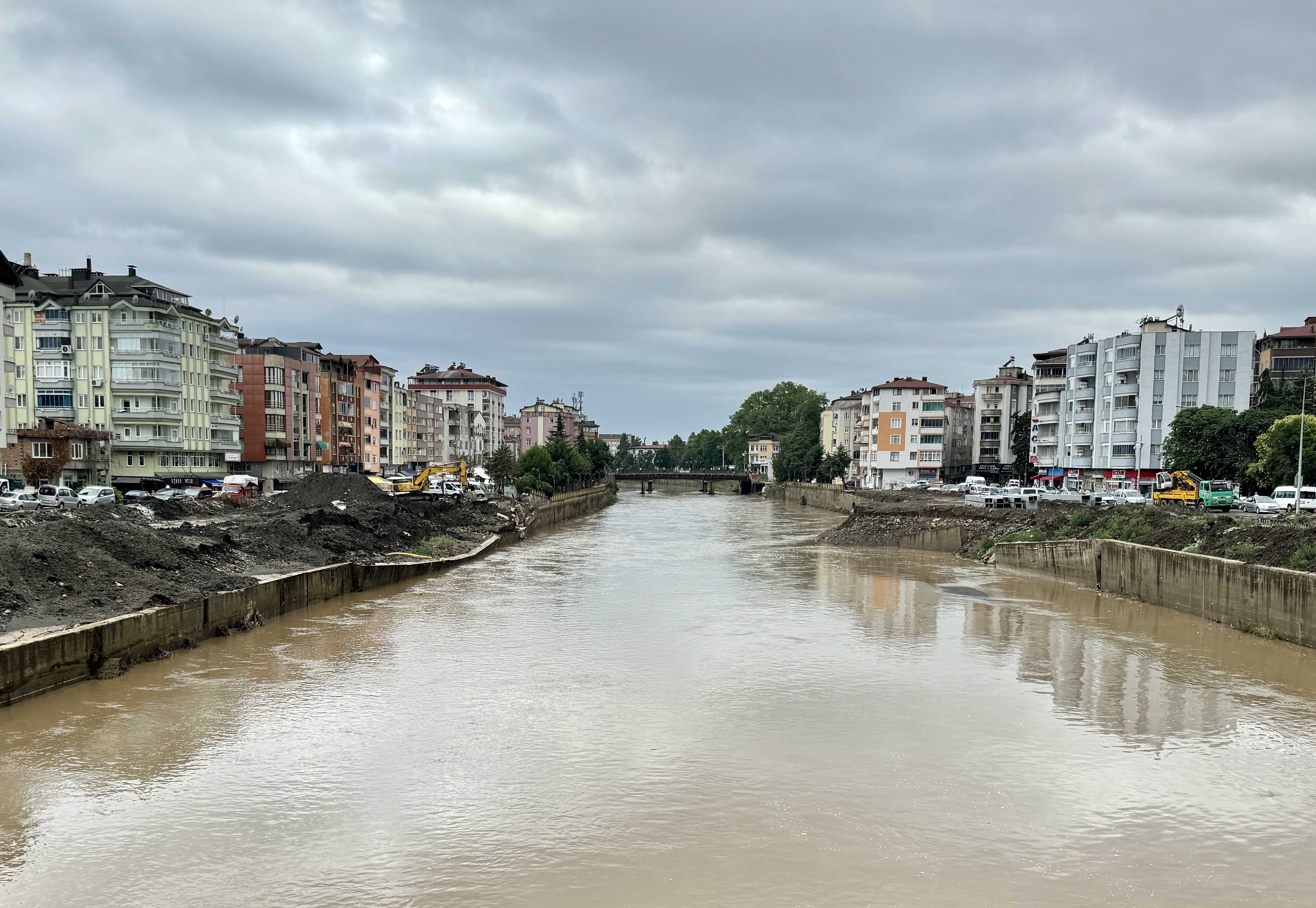 Samsun'da Sağanak Sonrası Çalışmalar Devam Ediyor 1 AA 20240708 35090136 35090135 SAMSUNDA SAGANAGIN ETKILI OLDUGU TERME ILCESINDE CALISMALAR SURUYOR