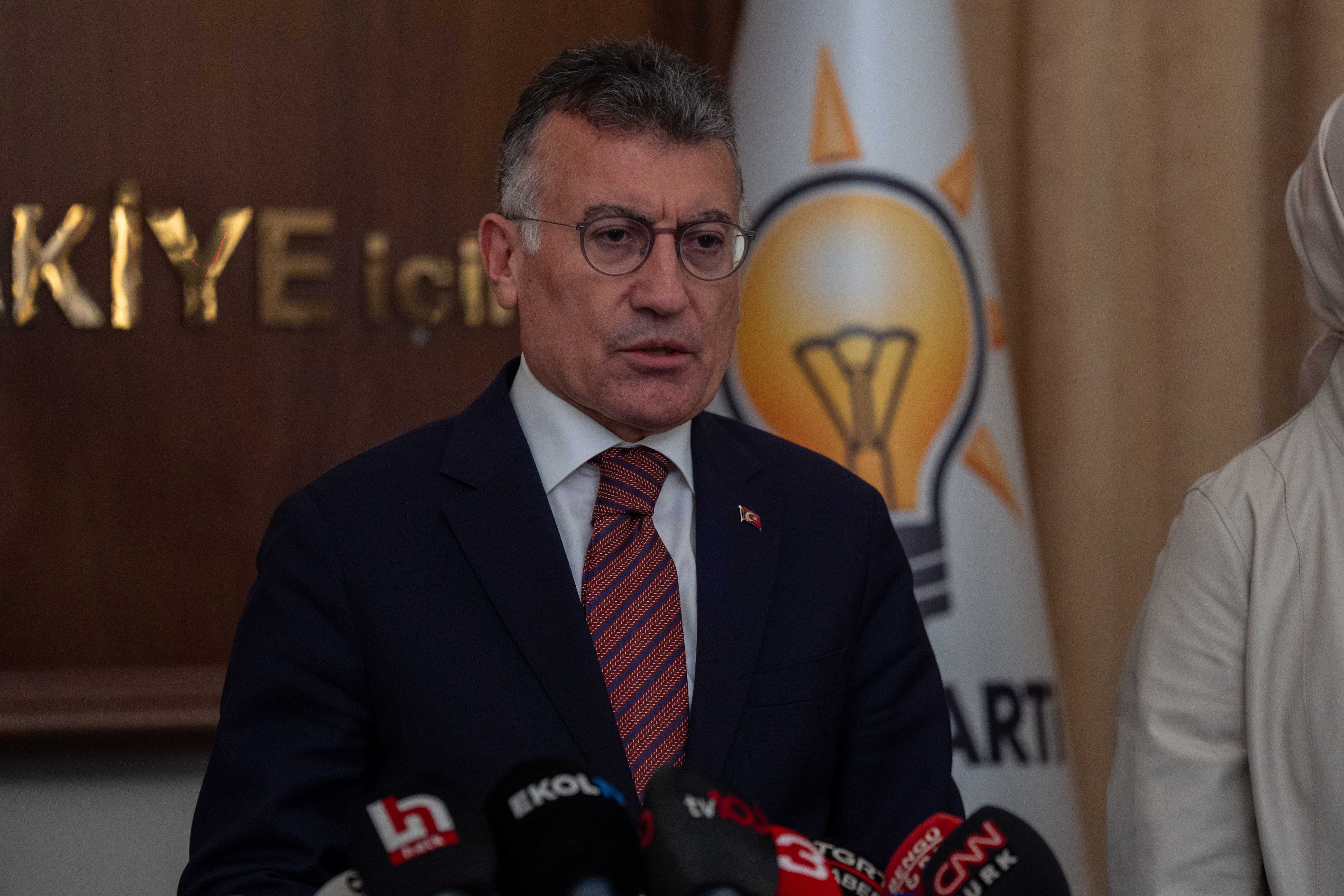 AA 20240712 35126595 35126591 AK PARTI SAHIPSIZ HAYVANLARA ILISKIN KANUN TEKLIFINI TBMM BASKANLIGINA SUNDU