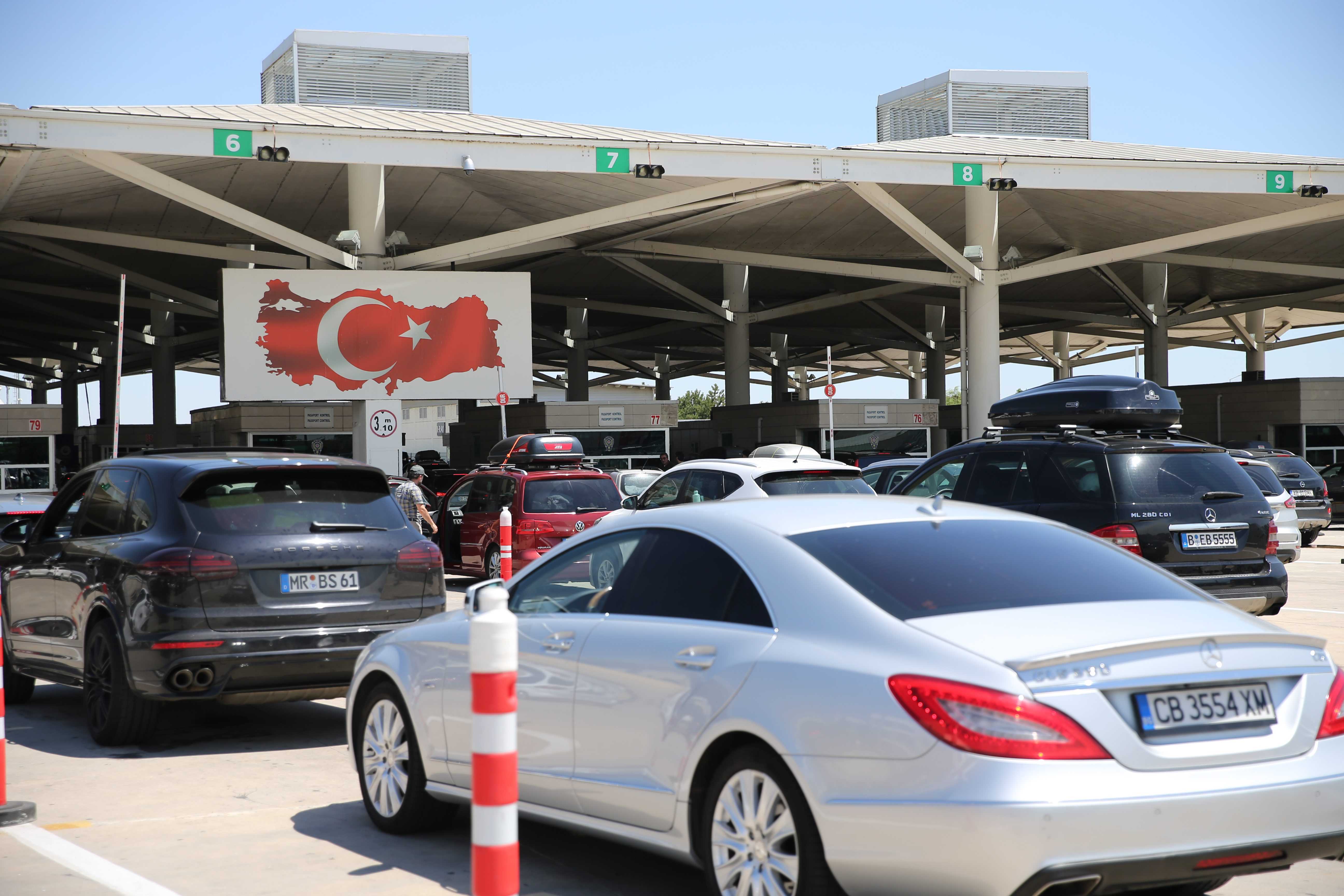 Kapıkule Sınır Kapısı'nda Tarihi Rekor: Gurbetçiler Akın Akın Geliyorlar! 3 AA 20240714 35138423 35138417 KAPIKULEDE GURBETCI YOGUNLUGU YASANIYOR