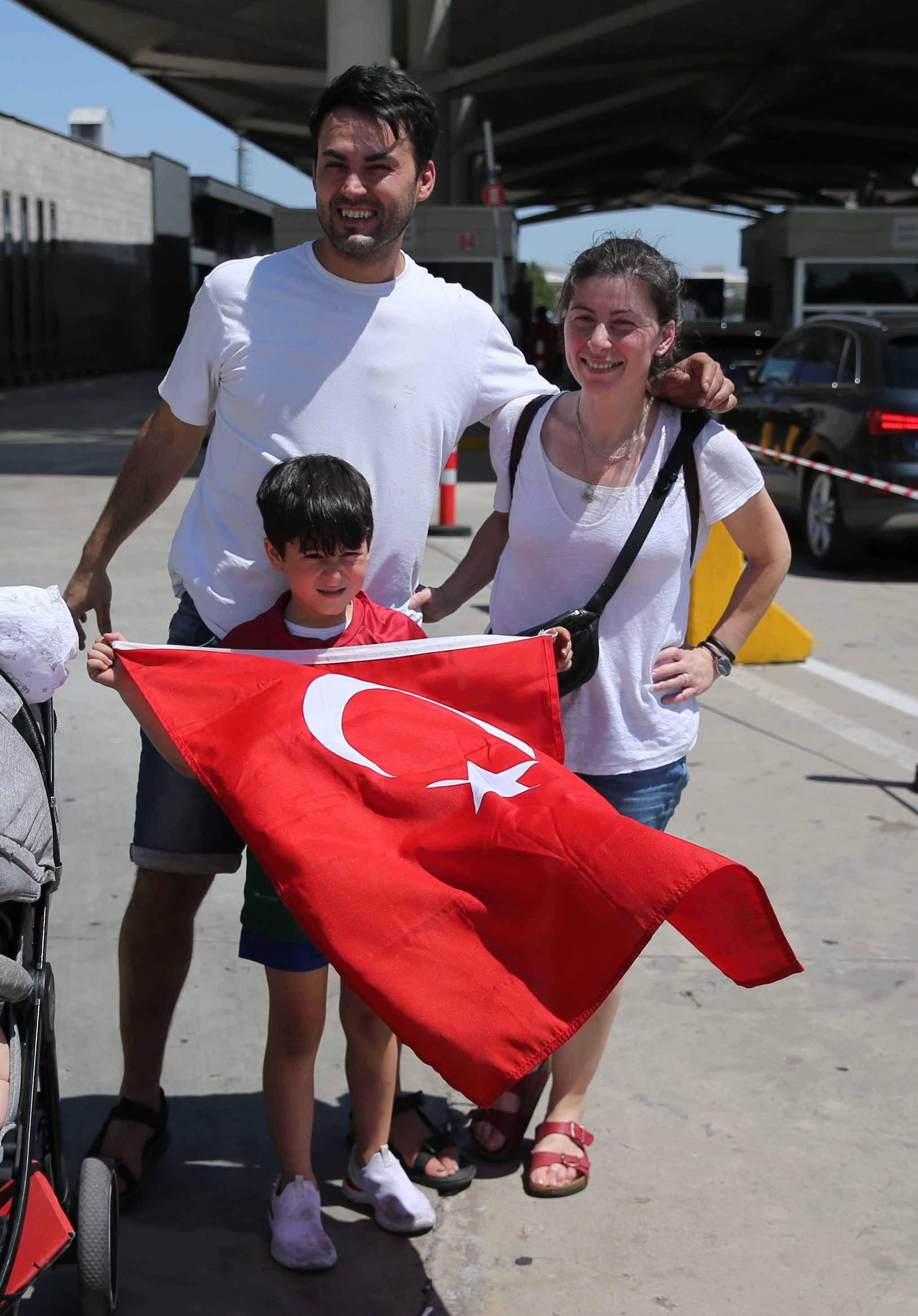 Kapıkule Sınır Kapısı'nda Tarihi Rekor: Gurbetçiler Akın Akın Geliyorlar! 7 AA 20240714 35138423 35138420 KAPIKULEDE GURBETCI YOGUNLUGU YASANIYOR