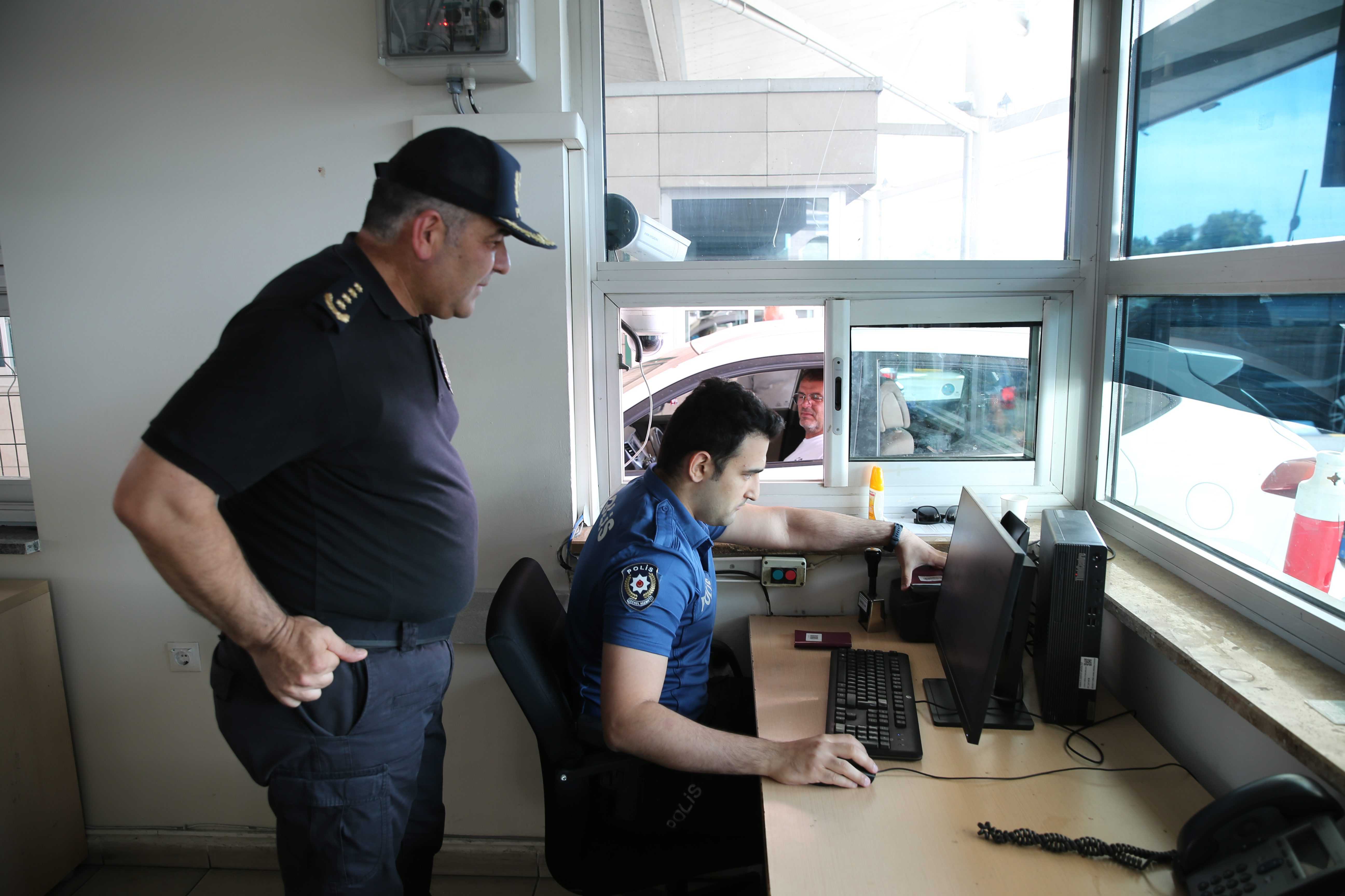 Kapıkule Sınır Kapısı'nda Tarihi Rekor: Gurbetçiler Akın Akın Geliyorlar! 4 AA 20240714 35138423 35138421 KAPIKULEDE GURBETCI YOGUNLUGU YASANIYOR