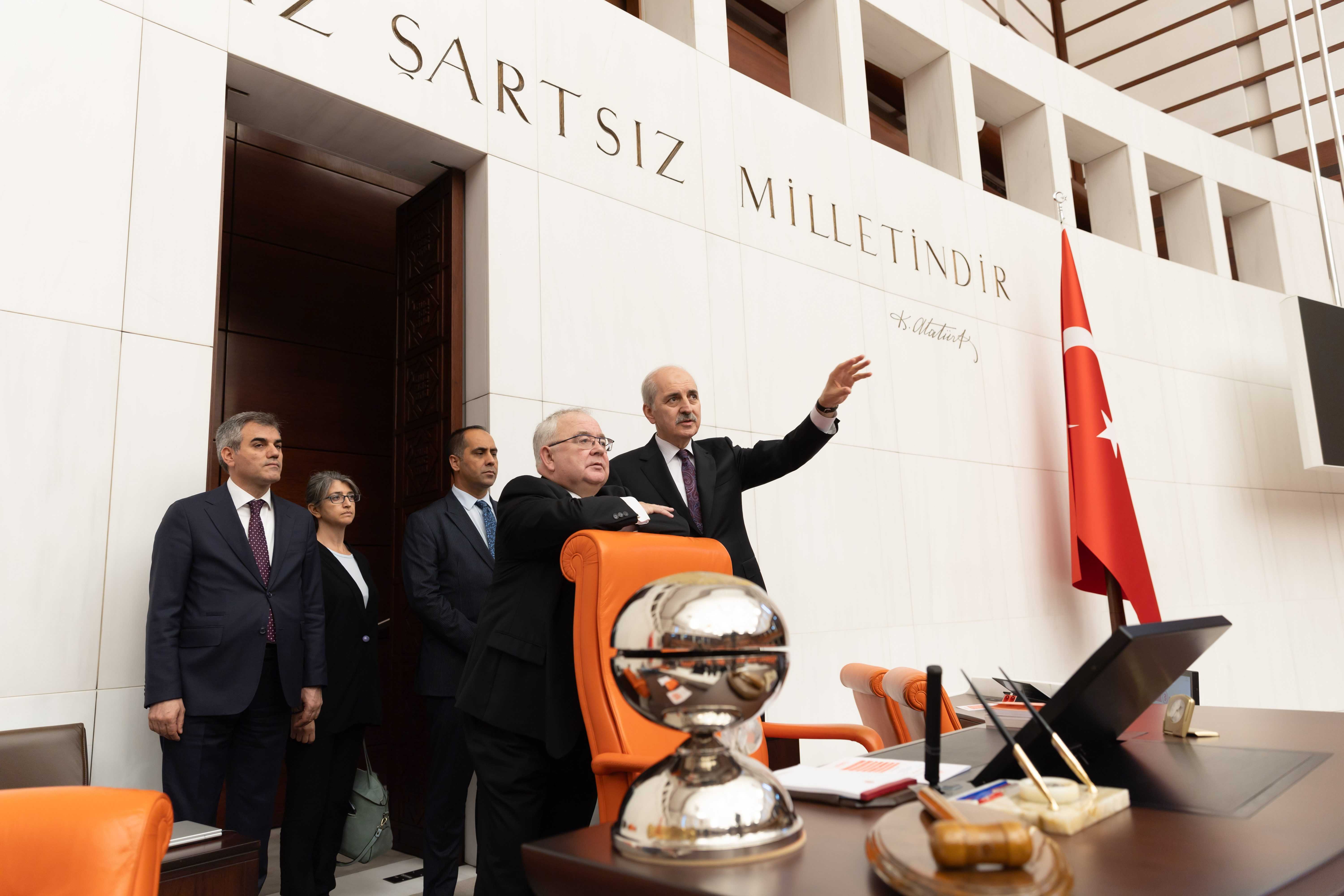 TBMM Başkanı Kurtulmuş ve İrlanda Meclis Başkanı O Fearghail Görüştü 4 AA 20240718 35173635 35173632 TBMM BASKANI KURTULMUS IRLANDA MECLIS BASKANI O FEARGHAIL ILE GORUSTU