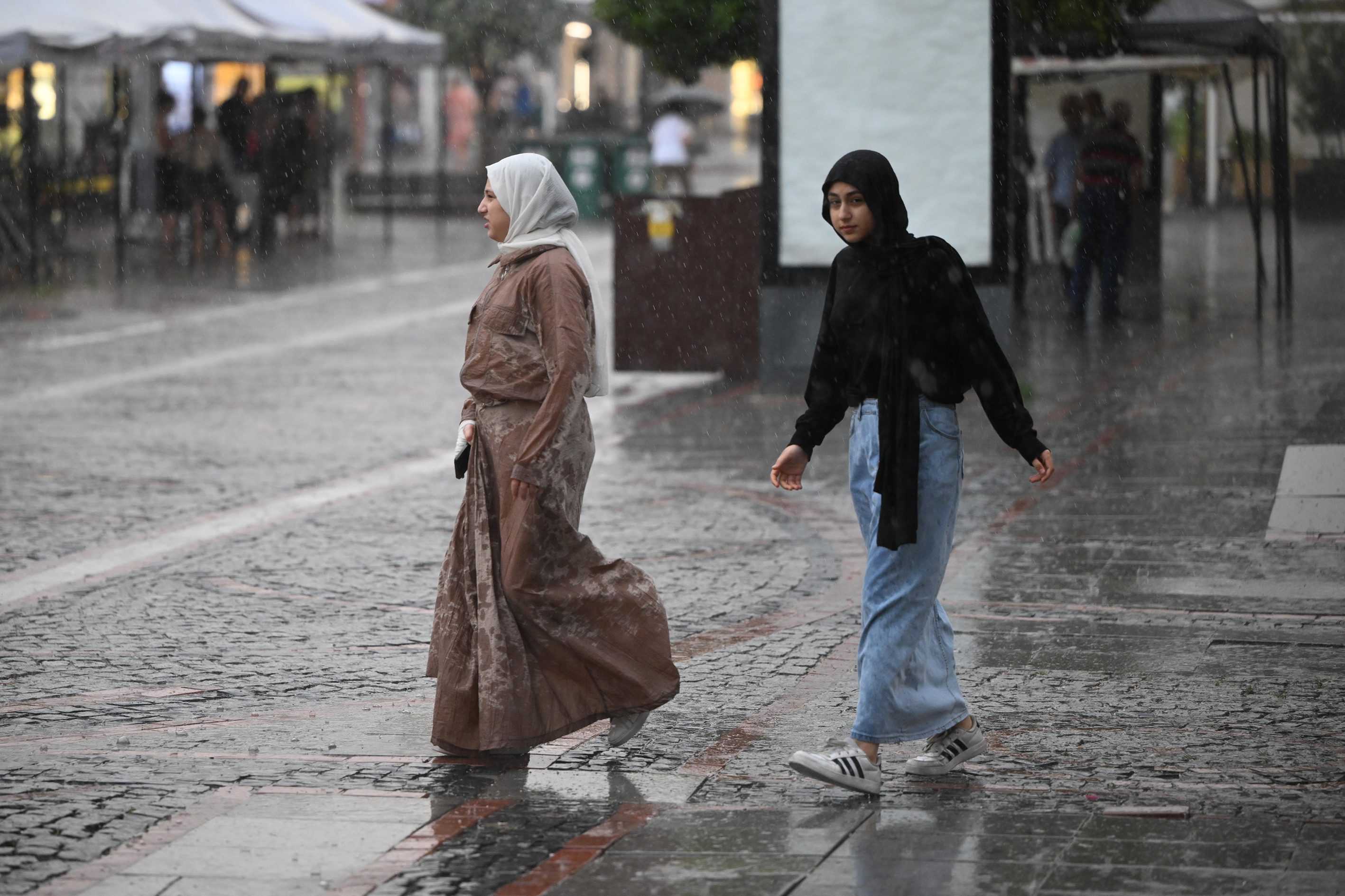 Edirne'de Aniden Bastıran Sağanak Sıcaklığı 15 Derece Düşürdü 4 AA 20240719 35184408 35184399 EDIRNEDE SAGANAK ETKILI OLDU