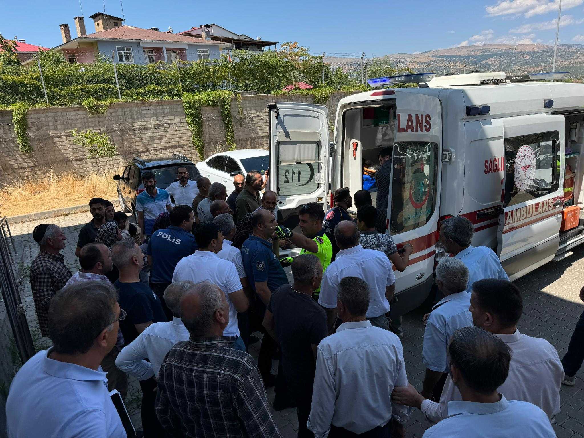 Bingöl'de Madde Bağımlısından Bıçaklı Saldırı: 2 Ölü, 7 Yaralı 6 AA 20240724 35219270 35219266 BINGOL EMNIYET MUDURLUGUNDEN KENTTE GERCEKLESEN BICAKLI SALDIRILARA ILISKIN ACIKLAMA