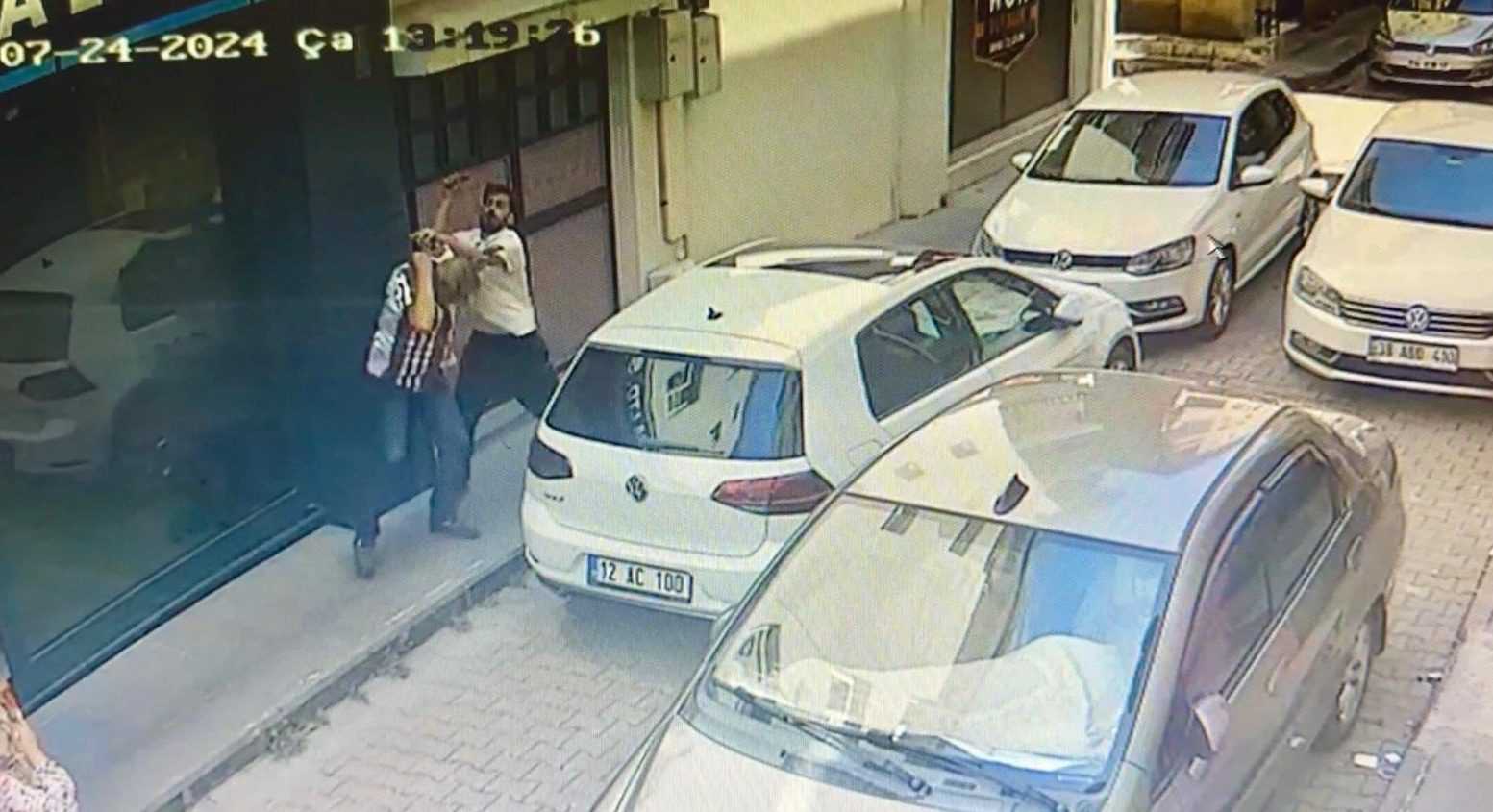 Bingöl'de Madde Bağımlısından Bıçaklı Saldırı: 2 Ölü, 7 Yaralı 2 AA 20240724 35219270 35219268 BINGOL EMNIYET MUDURLUGUNDEN KENTTE GERCEKLESEN BICAKLI SALDIRILARA ILISKIN ACIKLAMA