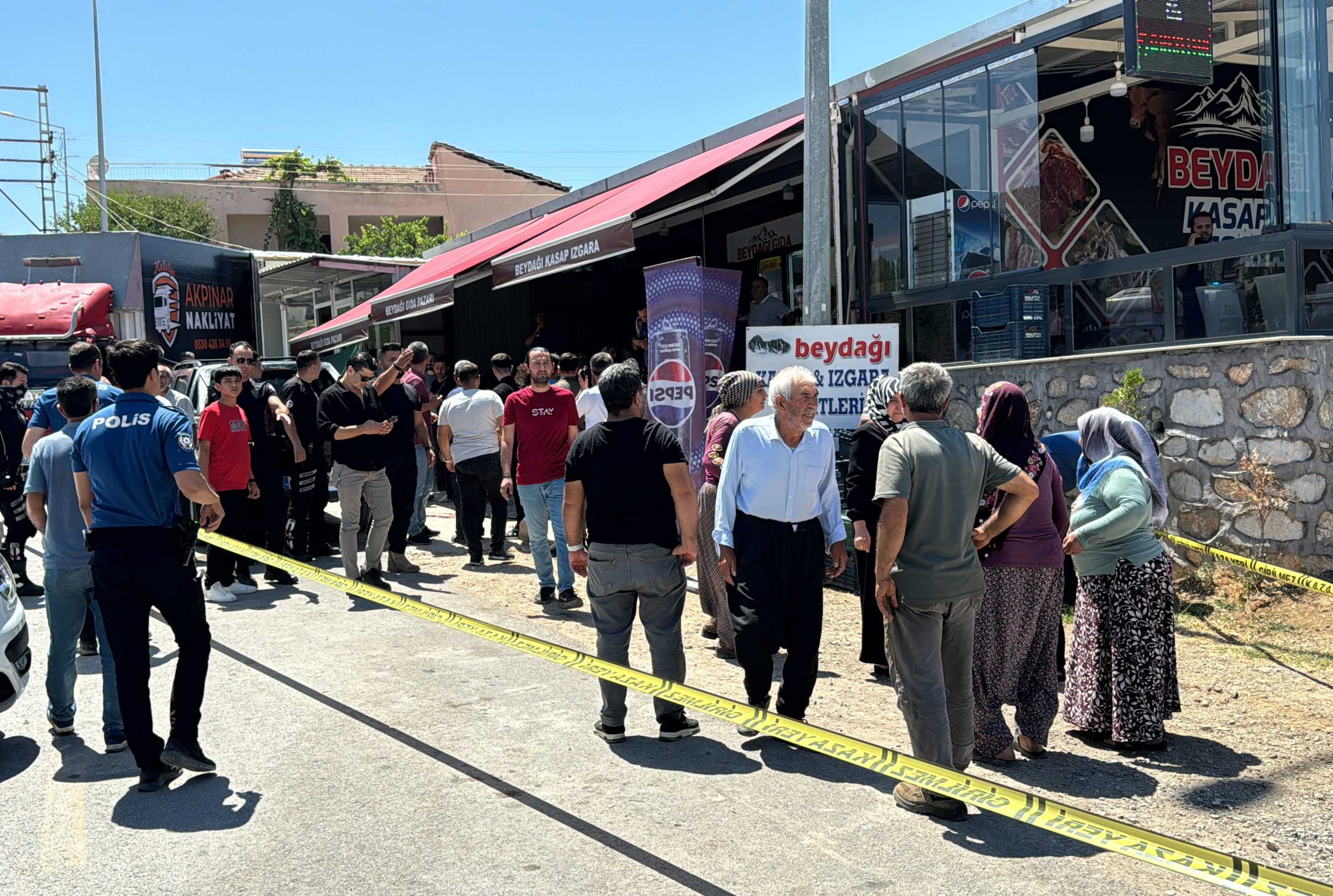 Malatya'da Silahlı Kavga: 3 Ölü, 2 Yaralı 1 AA 20240730 35270842 35270835 MALATYADA SILAHLI KAVGADA 3U AGIR 5 KISI YARALANDI