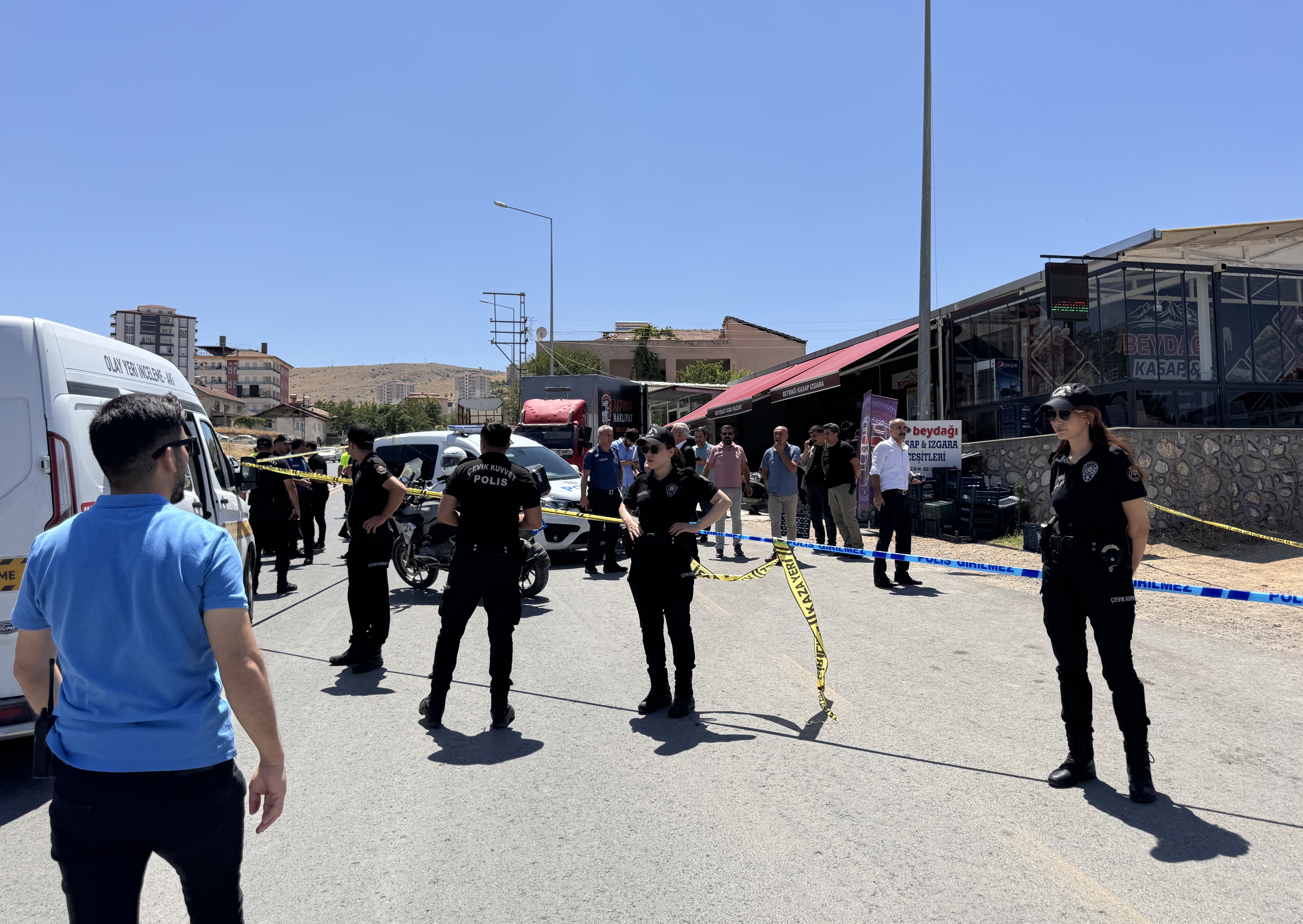 Malatya'da Silahlı Kavga: 3 Ölü, 2 Yaralı 3 AA 20240730 35270842 35270838 MALATYADA SILAHLI KAVGADA 3U AGIR 5 KISI YARALANDI