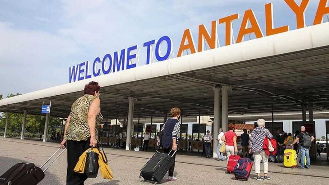 Antalya Havalimanı'nda 209 Bin 540 Yolcuyla Rekor 2 Antalya Havalimaninda 209 Bin 540 Yolcuyla Rekor 3