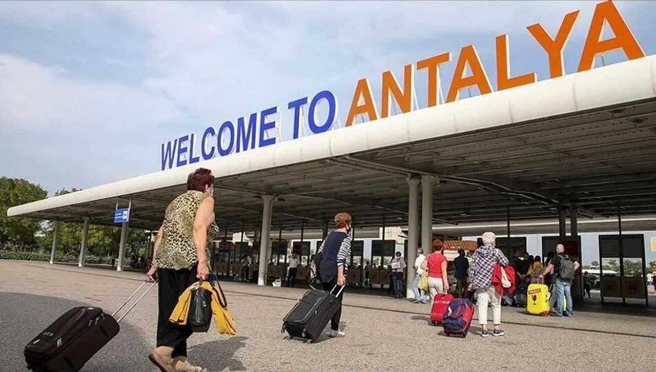 Antalya Havalimaninda Tarihi Ucus Rekoru 2