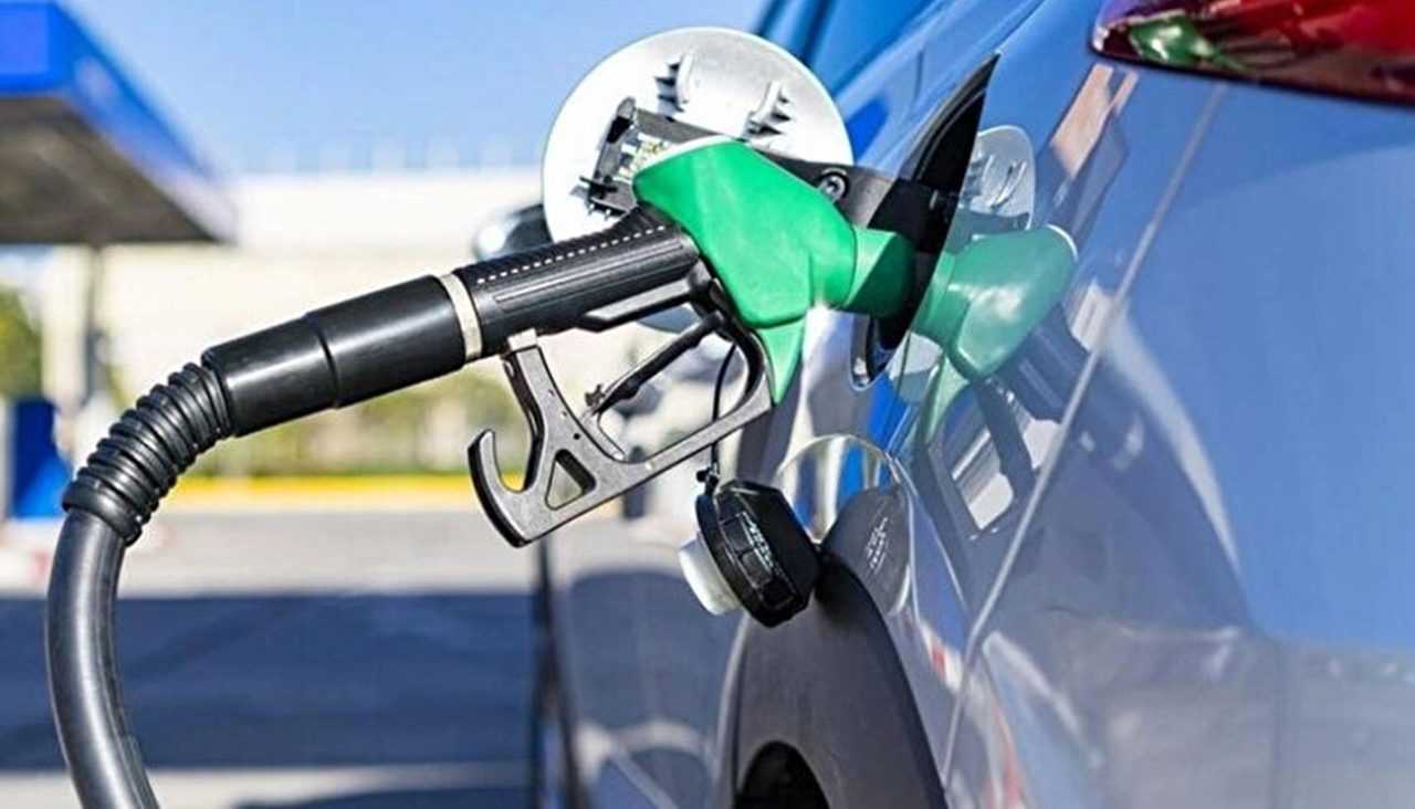 Araç Sahipleri Dikkat: Benzin ve Motorine İndirim Var mı? 2 Benzin ve Motorin Fiyatlari Uctu Motorine Buyuk Indirim 3