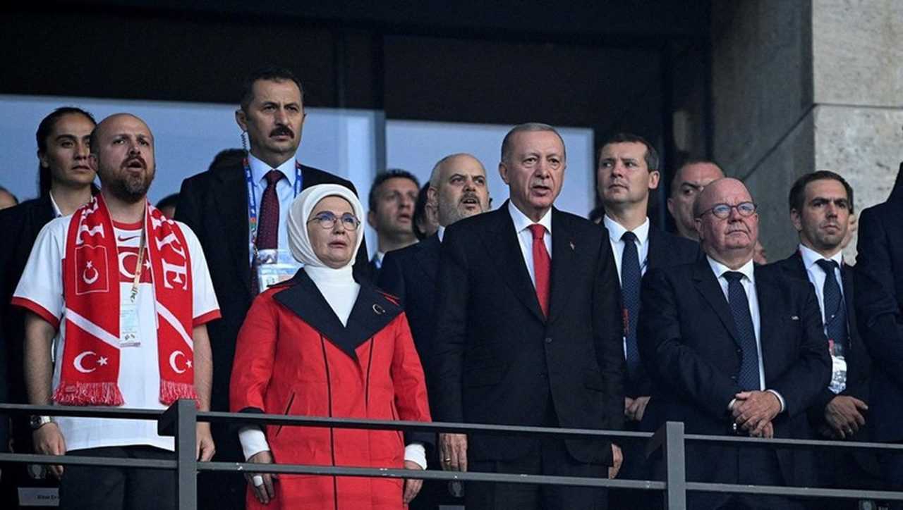 Berlin'de Erdoğan: Futbol Sevgisi Tribünde 1 Berlinde Erdogan Futbol Sevgisi Tribunde 2
