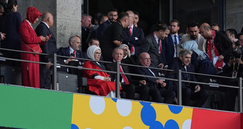 Berlin’de Erdoğan: Futbol Sevgisi Tribünde