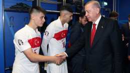 Erdoğan, Berlin’de Milli Takımı Tebrik Etti
