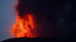 Etna Yanardağı: Doğanın Gücü Uyandı