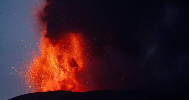 Etna Yanardağı: Doğanın Gücü Uyandı