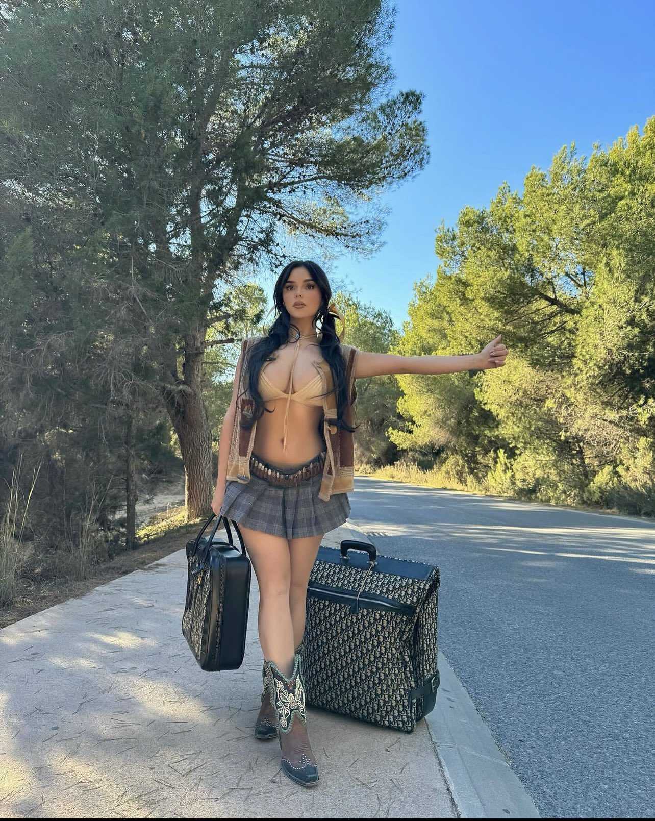 Demi Rose'un Çıplak Pozu Sosyal Medyayı Salladı! 4 GB5yG7IWwAArMB8