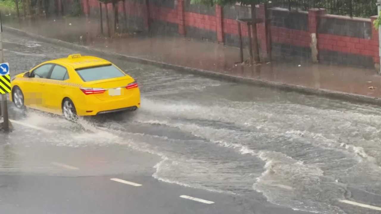 İstanbul’da Yağmur ve Trafik: Köprülerde Dur-Kalk 2 Istanbulda Yagmur ve Trafik Koprulerde Dur Kalk 3
