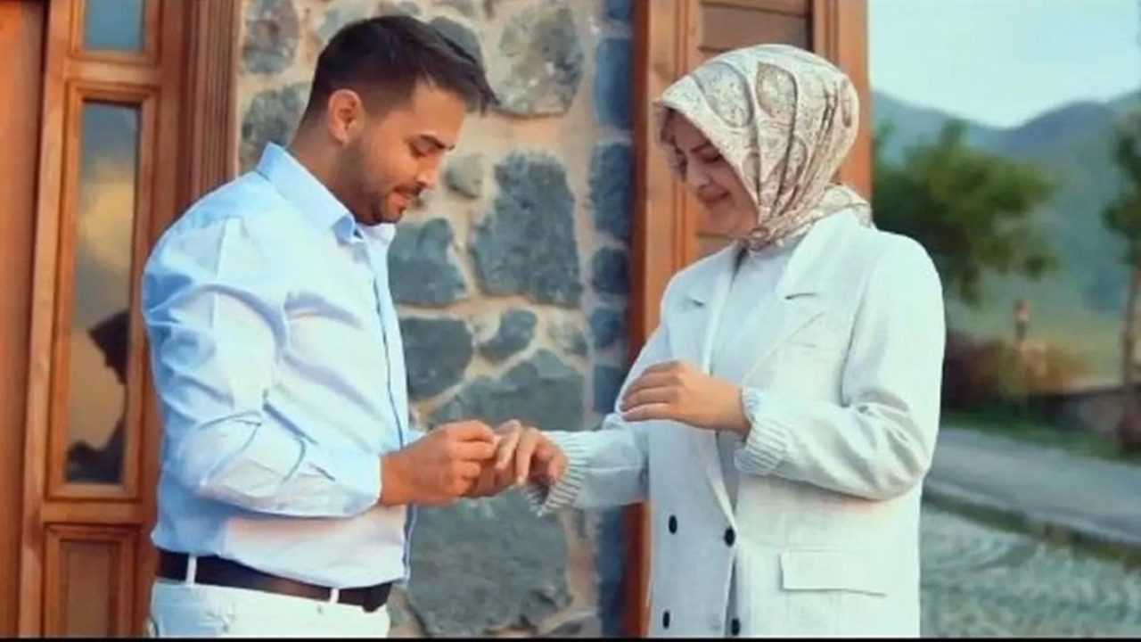 Kadir Ezildi ve Gamze Türkmen'den Duygusal Nişan Anı 2 Kadir Ezildi ve Gamze Turkmenden Duygusal Nisan Ani 3