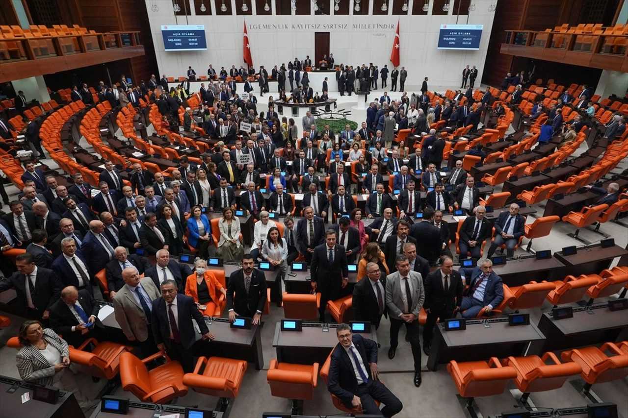 Meclis Erken Tatile Girdi: Tarihi Yasa Kabul Edildi 4 Meclis Erken Tatile Girdi Tarihi Yasa Kabul Edildi 5