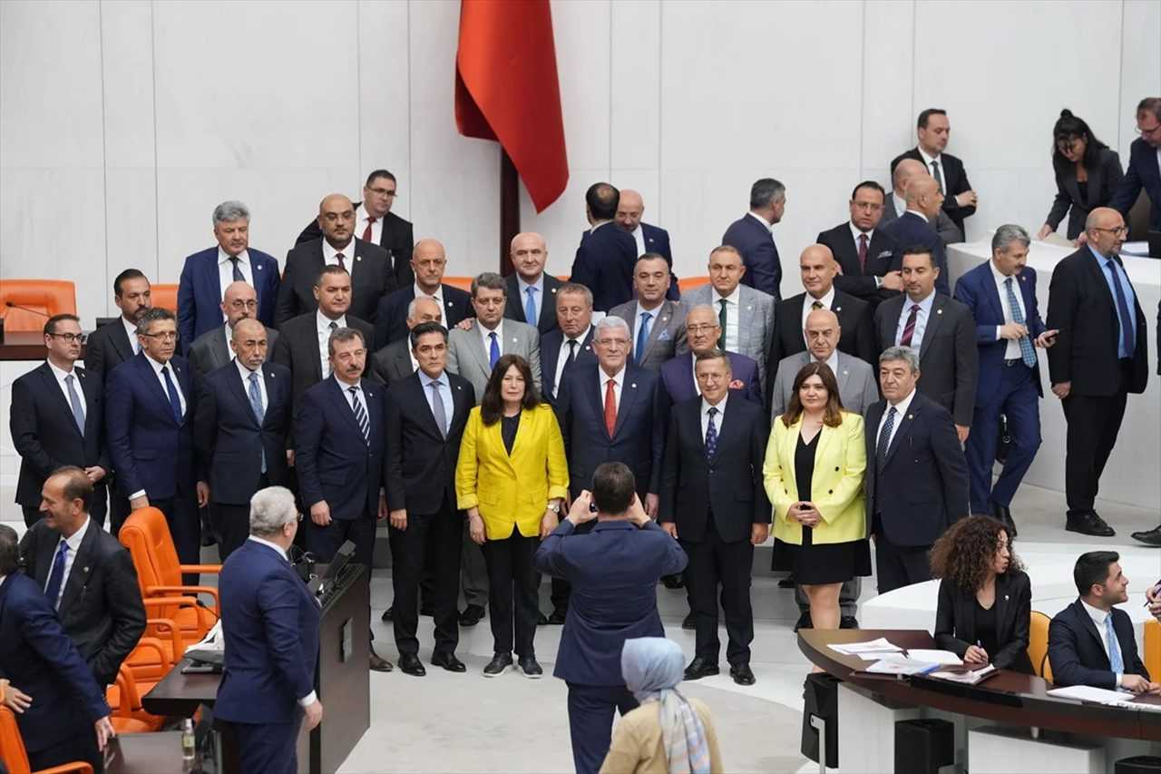 Meclis Erken Tatile Girdi: Tarihi Yasa Kabul Edildi 5 Meclis Erken Tatile Girdi Tarihi Yasa Kabul Edildi 6