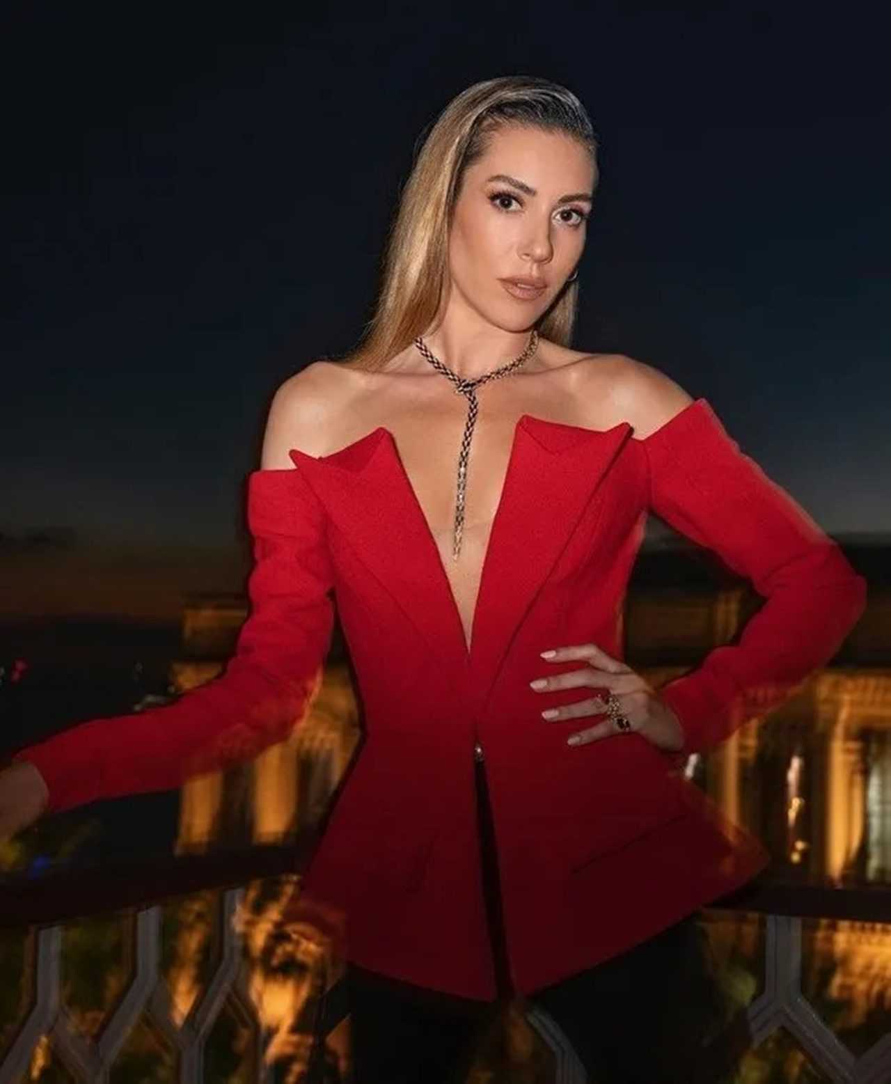 Sinem Kobal 7 Yıl Sonra Setlere Geri Dönüyor 1 Sinem Kobal 7 Yil Sonra Setlere Geri Donuyor 1