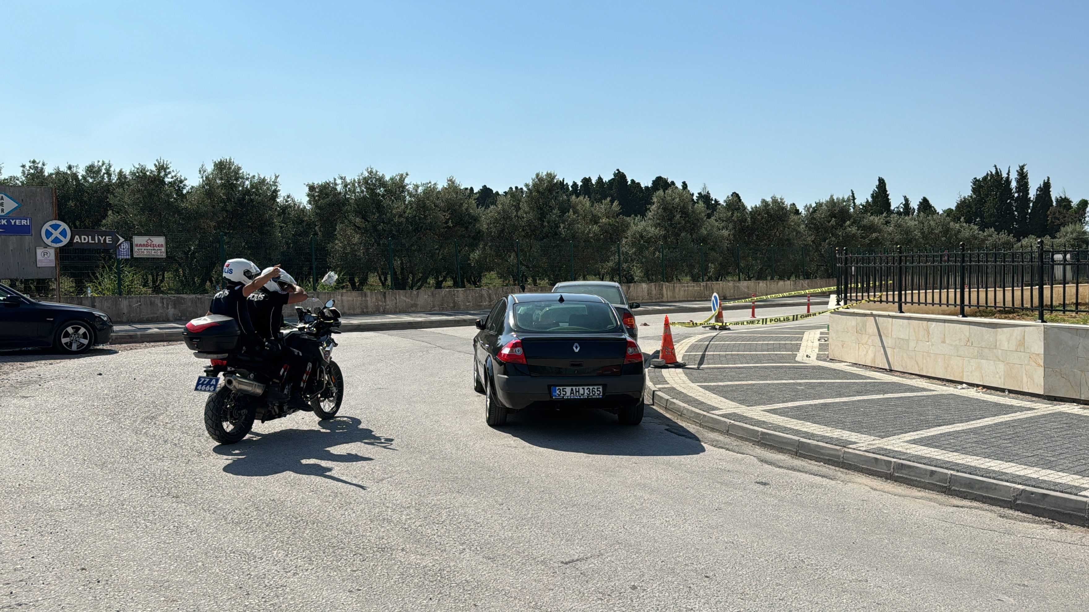 Yalova Adliyesi Önünde Silahlı Kavga: 2 Yaralı 1 polis girilmez