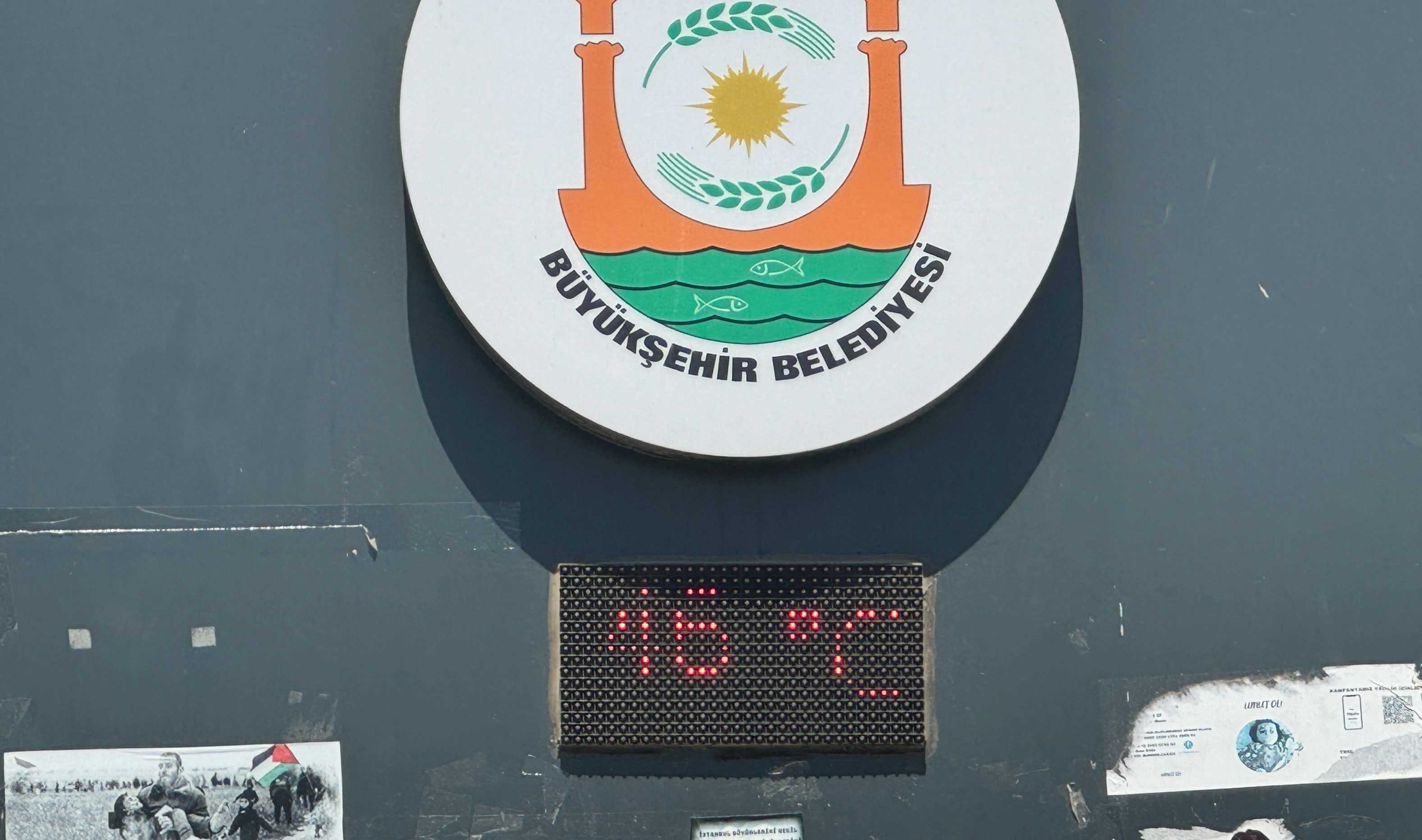 Şanlıurfa’da Kavurucu Sıcak: Termometreler 46 Derece! 1 AA 20240806 35331683 35331680 SANLIURFADA TERMOMETRELER 46 DERECEYI GOSTERDI
