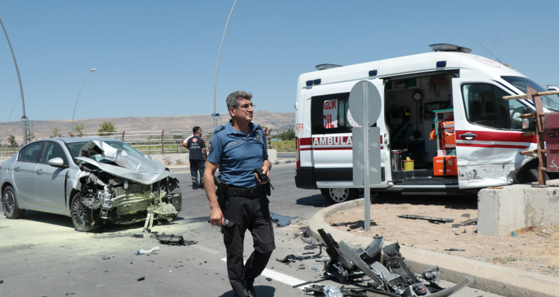 Kayseri’de Ambulans ile Otomobil Çarpıştı: 6 Yaralı!
