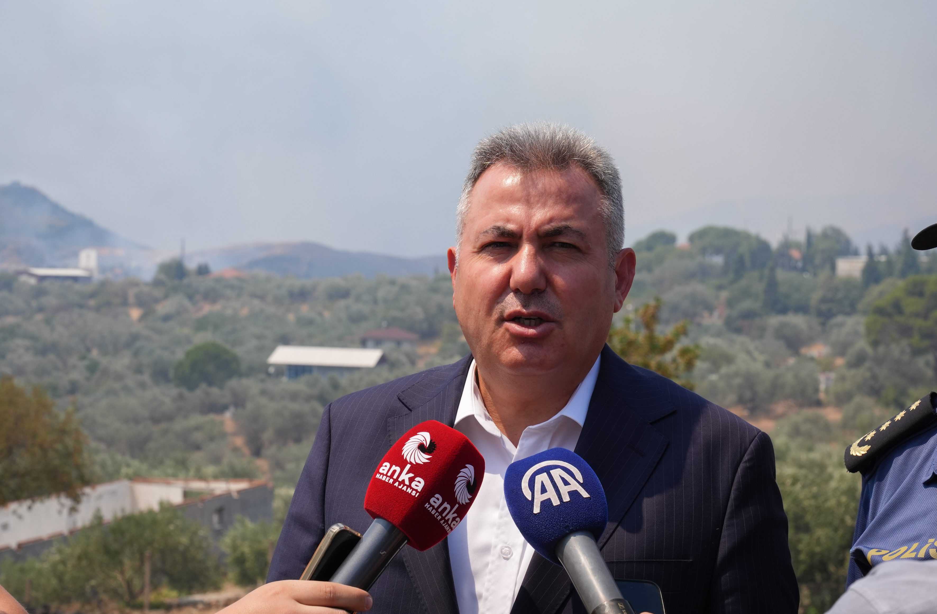 İzmir Karşıyaka'da Yangın Büyüyor: Şehre Kül Yağıyor! 9 AA 20240816 35415504 35415501 IZMIR VALISI SULEYMAN ELBAN