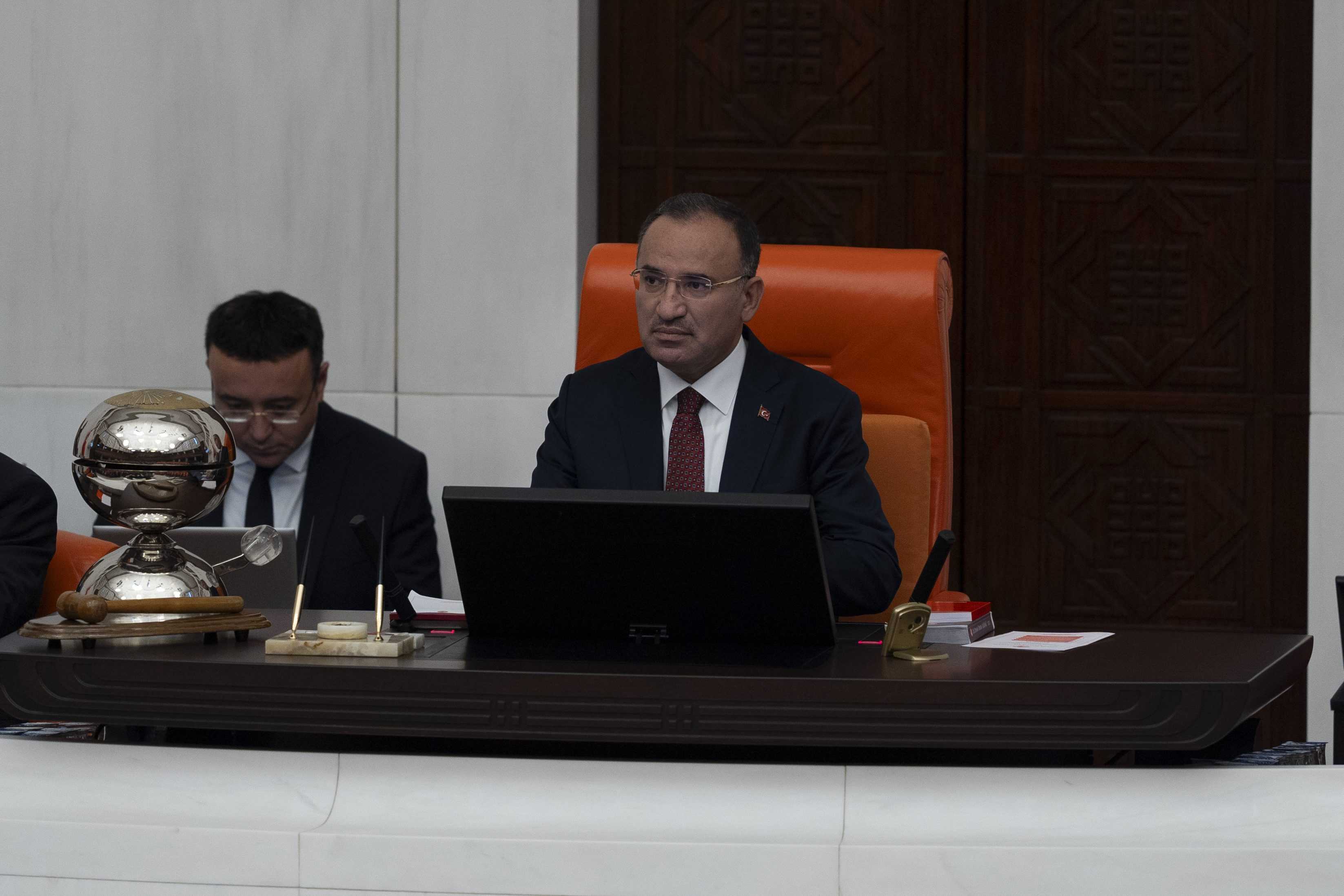 Meclis’te Can Atalay Gerginliği: Yumruklar Havada Uçuştu! 1 AA 20240816 35416374 35416365 TBMM GENEL KURULU OLAGANUSTU TOPLANDI