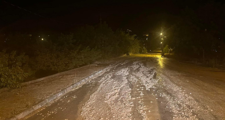 Sivas Gürün’de Sağanak Sele Yol Açtı, 8 Evi Su Bastı