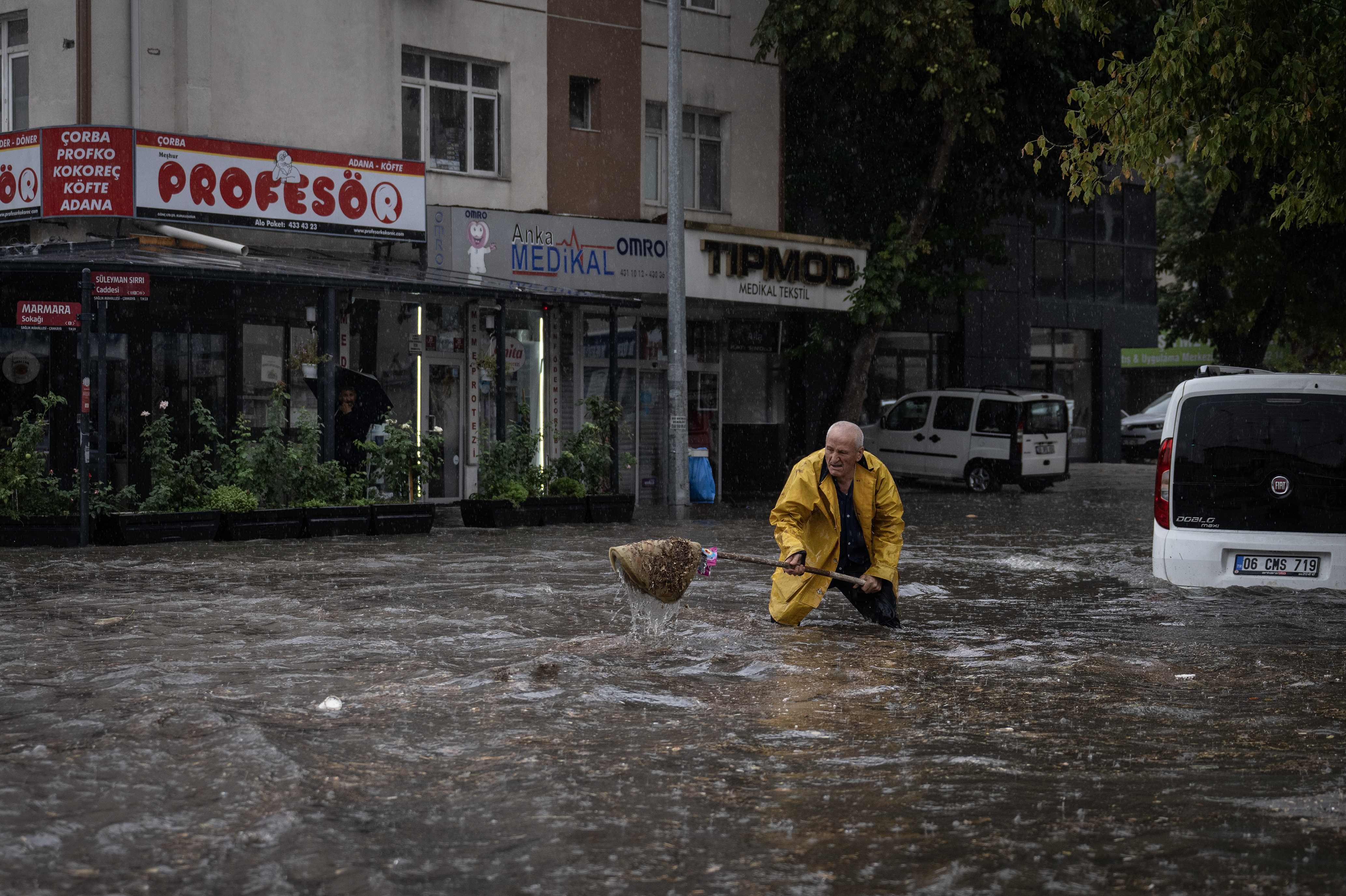 İstanbul’da Kuvvetli Yağış Uyarısı: 4 İlçe Dikkat! 3 AA 20240825 35480441 35480430 ANKARADA YAGMUR