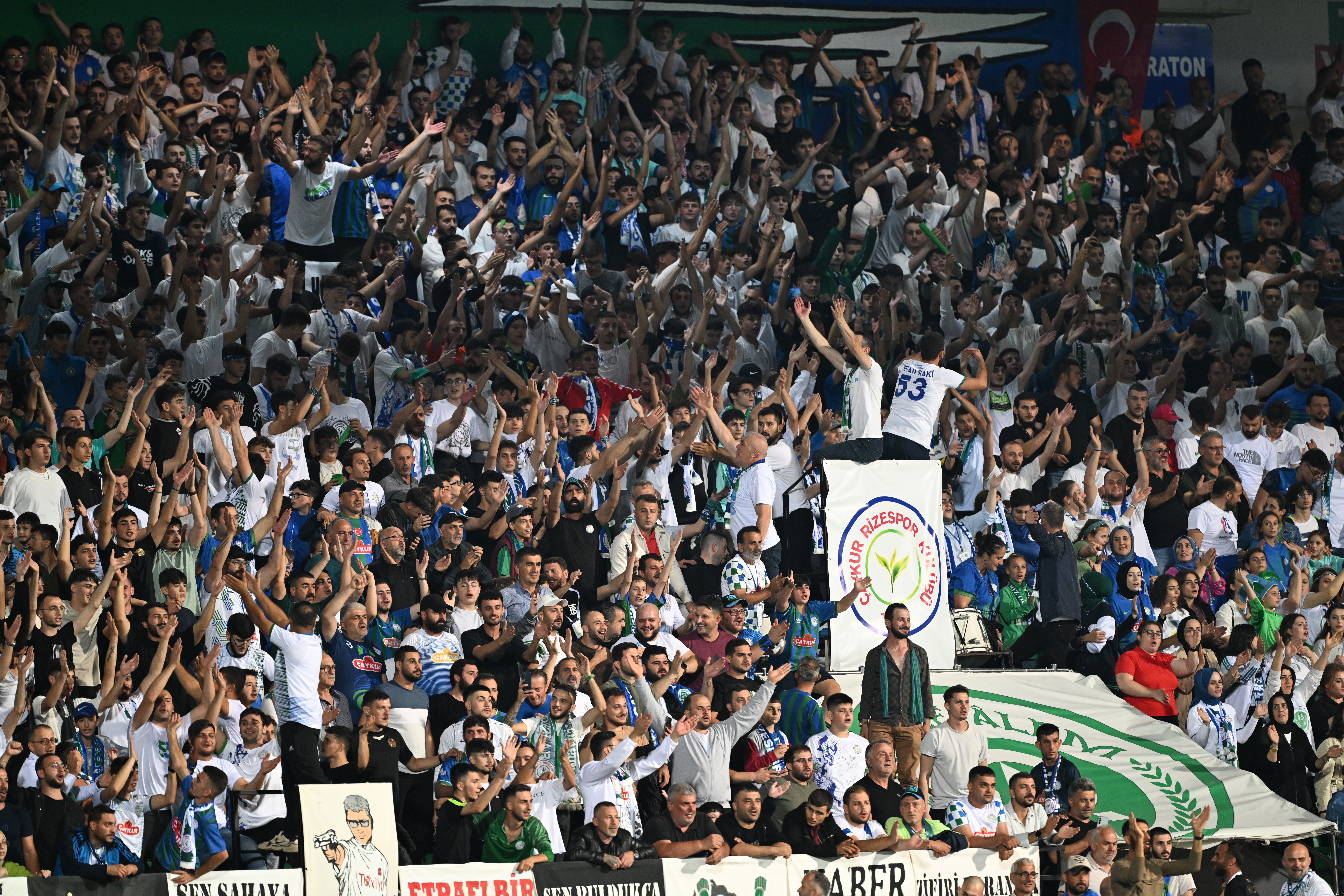 Rizespor Taraftarı Gökhan Akkan'ı Islıklayarak Protesto Etti 3 AA 20240825 35483983 35483973 CAYKUR RIZESPOR FENERBAHCE
