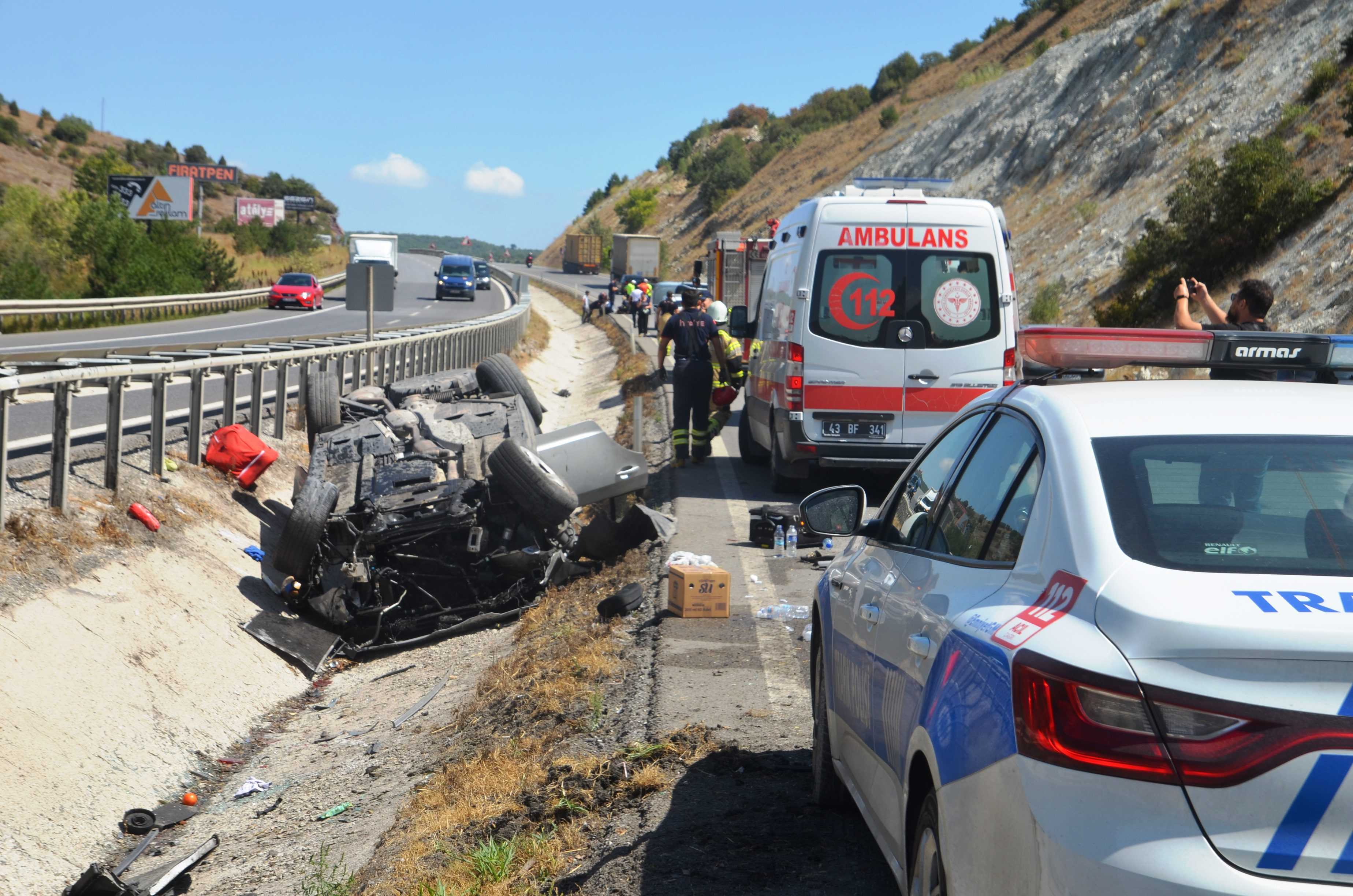 Kütahya'da Zincirleme Kaza: 6 Yaralı 1 AA 20240828 35502841 35502837 KUTAHYADA ZINCIRLEME TRAFIK KAZASINDA 6 KISI YARALANDI
