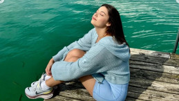 Afra Saraçoğlu’ndan Tatil ve Demet Akalın’dan Tepki