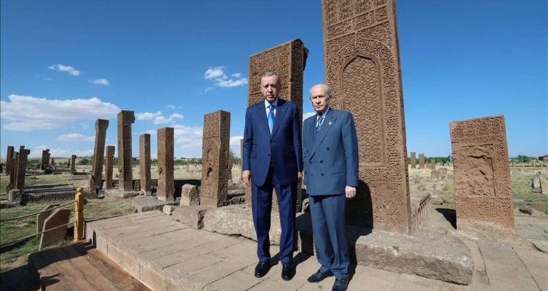 Ahlat’ta Tarihi Kabine Zirvesi: Erdoğan ve Bahçeli Bir Arada