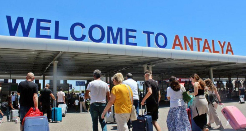 Antalya’da Günlük Turist Rekoru: 104 Bini Aştı