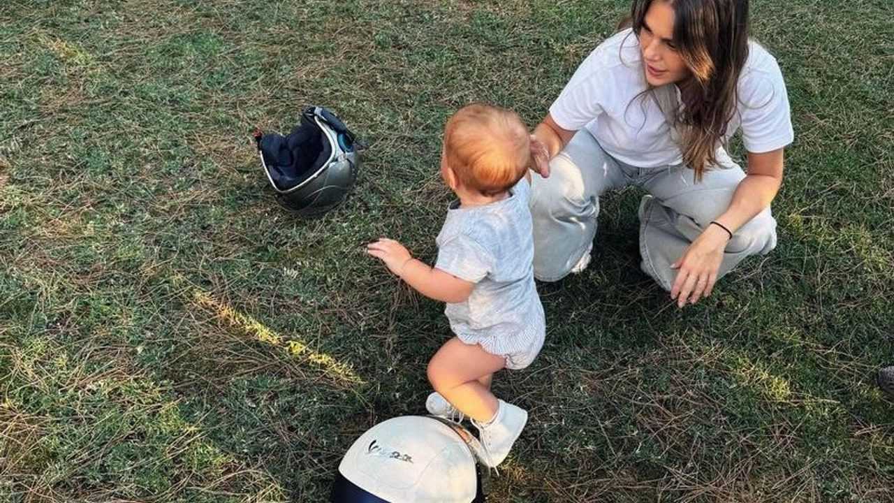 Aslı Enver’den Mutlu Anlar: Kızı Elay’ın İlk Adımları 4 Asli Enverden Mutlu Anlar Kizi Elayin Ilk Adimlari 4