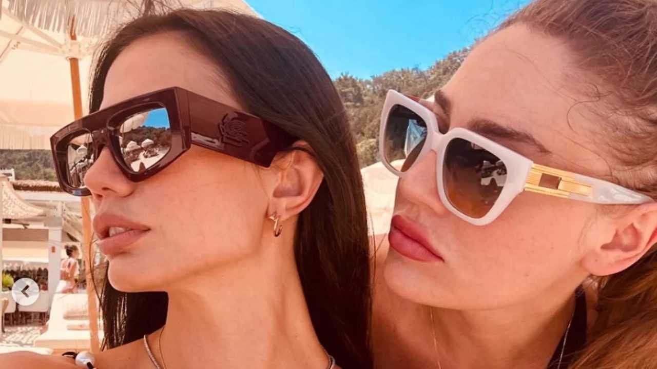 Demet Özdemir'den Tatil Modası: Plajda Şıklık Rüzgârı 4 Demet Ozdemirden Tatil Modasi Plajda Siklik Ruzgari 5