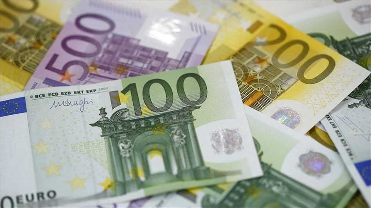 Döviz Kurları Rekor Kırdı: Dolar ve Euro'da Yeni Zirveler 3 Doviz Kurlari Rekor Kirdi Dolar ve Euroda Yeni Zirveler 4